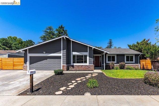 608 W Myrick Ct, Clayton