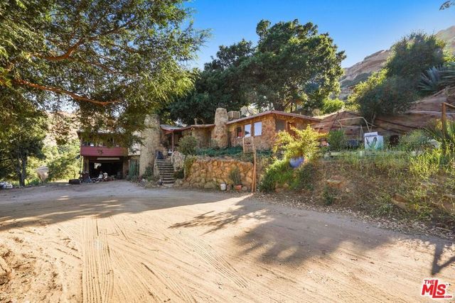 670 Bryant Drive, Canoga Park