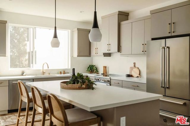 3859 N Riley Lane, Los Angeles