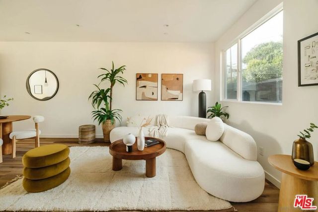3863 N Riley Lane, Los Angeles