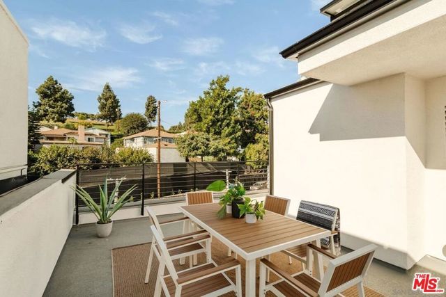 3867 N Riley Lane, Los Angeles
