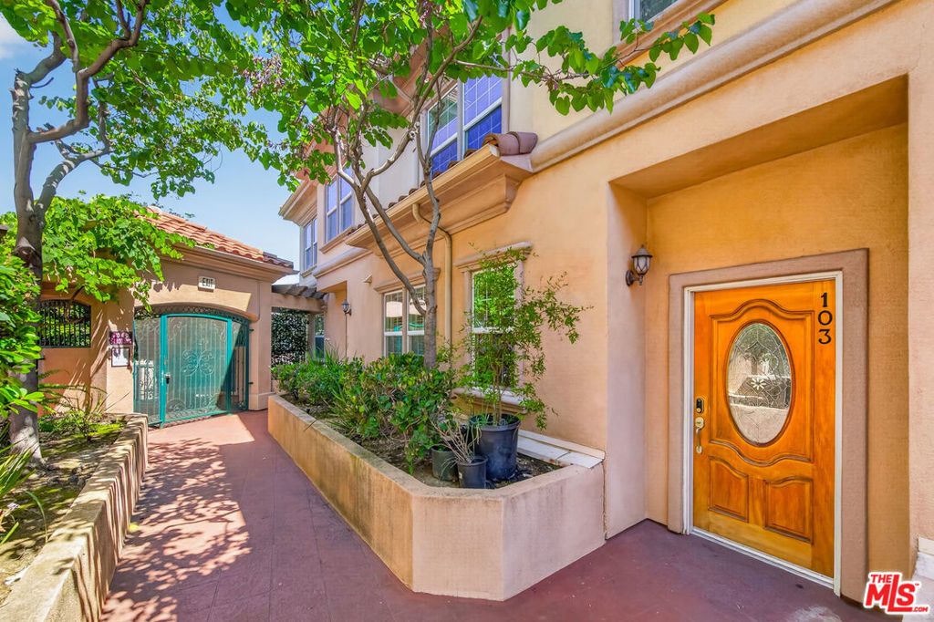 3974 Pennsylvania Avenue # 103, La Crescenta