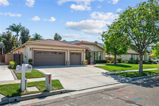 1856 Plainfield, Corona