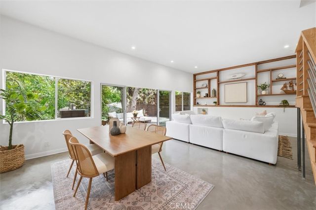 2448 Riverside Pl, Los Angeles