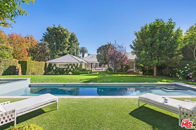 201 S Bristol Avenue, Los Angeles