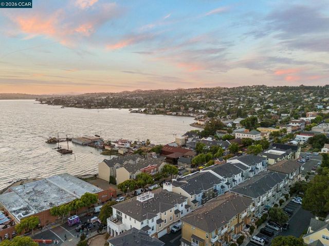228 1st St, Benicia