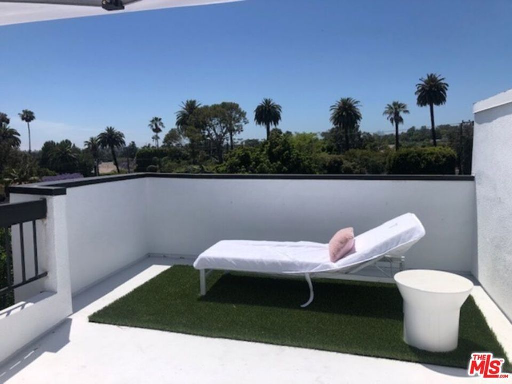 9033 Vista Grande Street # 1, West Hollywood