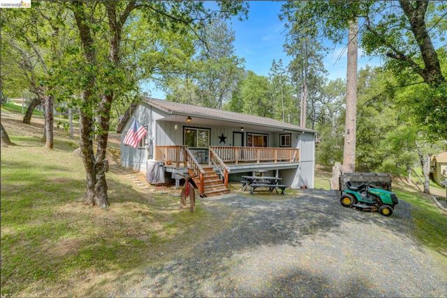 18996 Digger Pine Street, Groveland