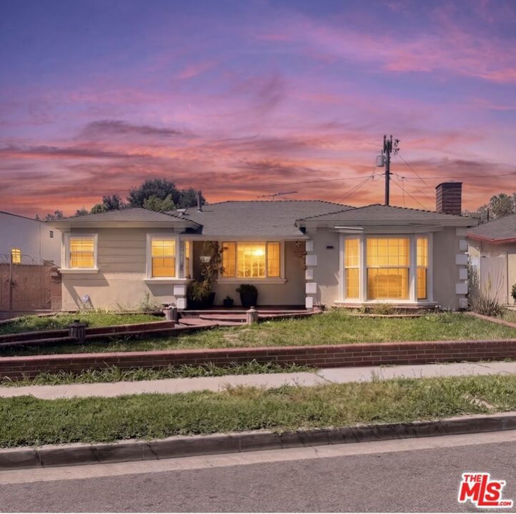 6837 Mayflower Avenue, Bell