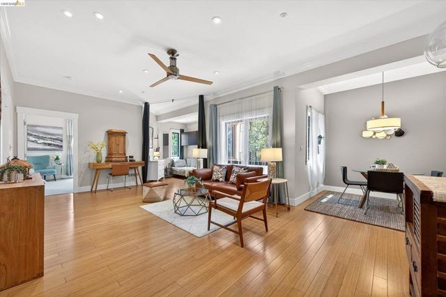 574 48th St # 403, Oakland