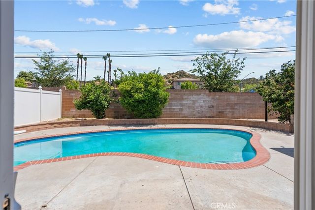 21124 Rosedell, Saugus