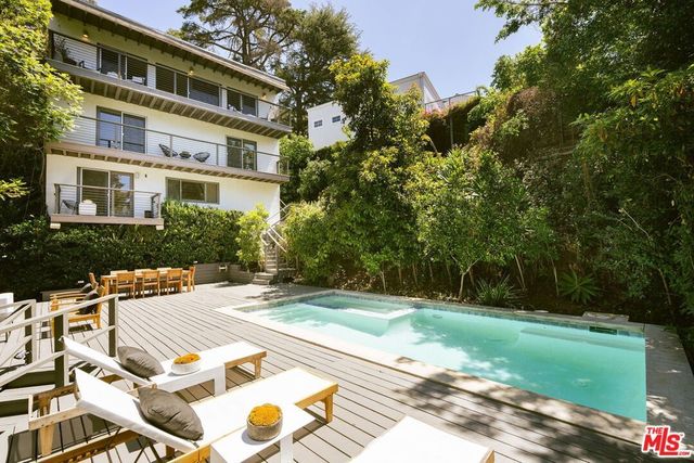2753 La Cuesta Drive, Los Angeles