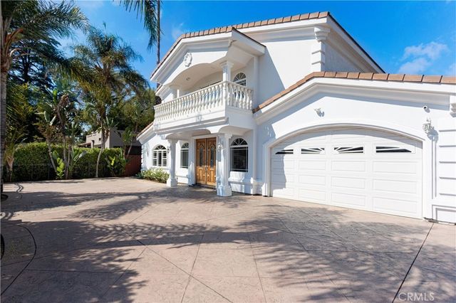 5449 Woodman Avenue, Sherman Oaks