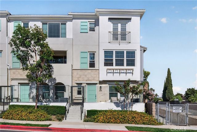 205 S Paige Ln, La Habra