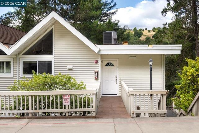 126 Ascot Ct # B, Moraga