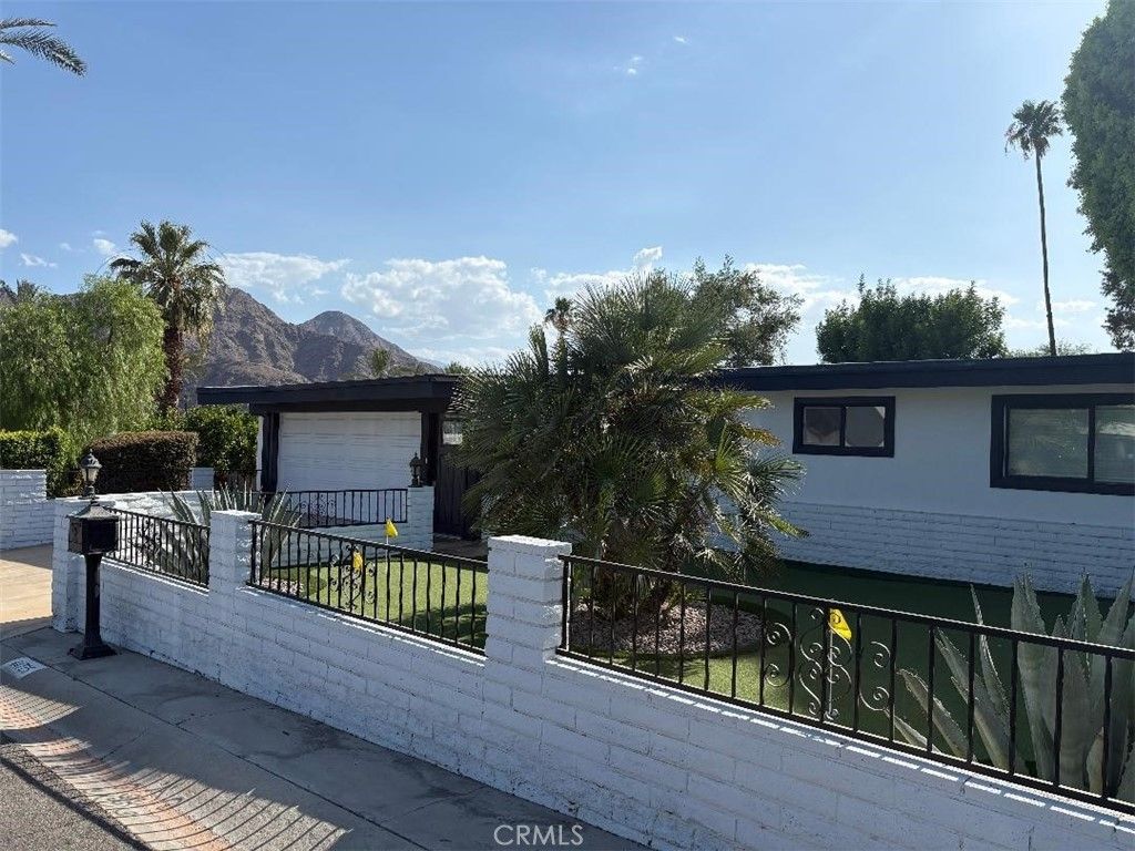 44725 Dakota, Indian Wells