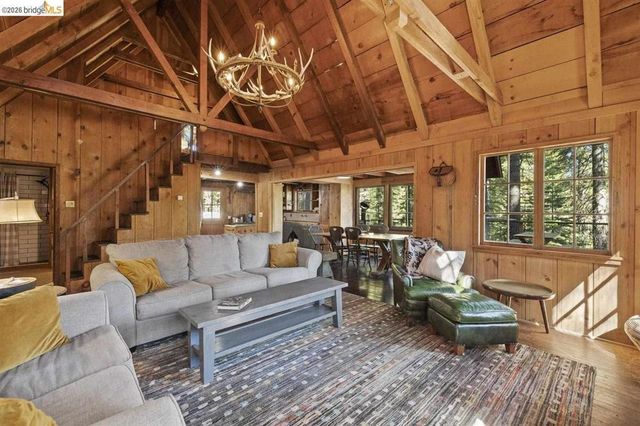73 Pinecrest, Pinecrest