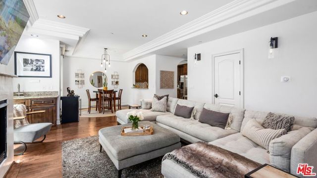 11582 Moorpark Street # 104, Studio City