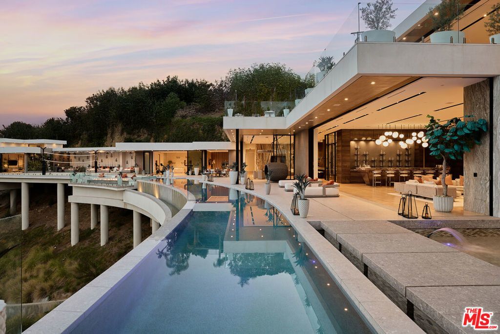 9330 Flicker Way, Los Angeles