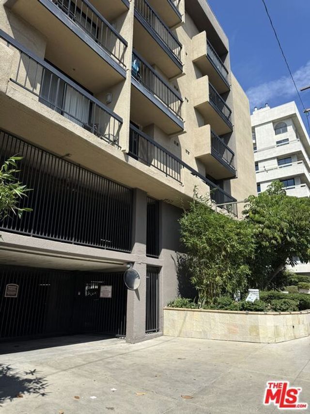 7320 Hawthorn Avenue # 106, Los Angeles