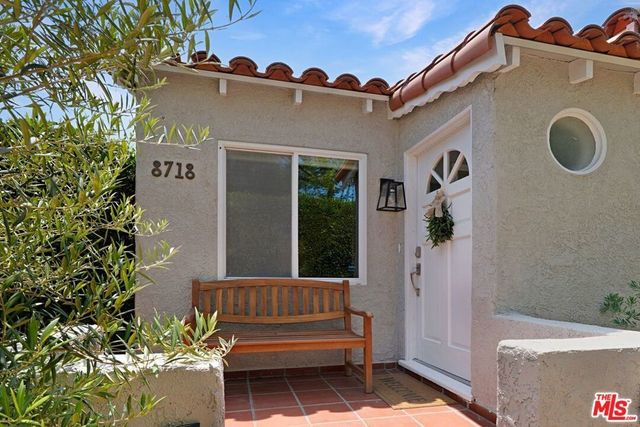 8718 Cadillac Avenue, Los Angeles