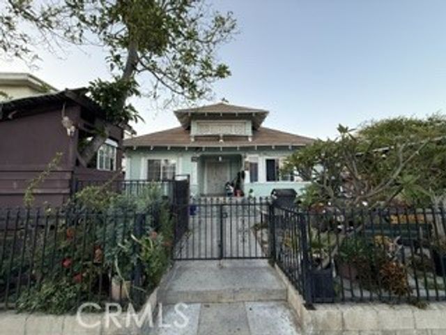 1457 W 25th, Los Angeles