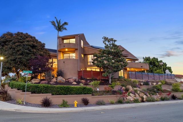2709 Unicornio Street, Carlsbad