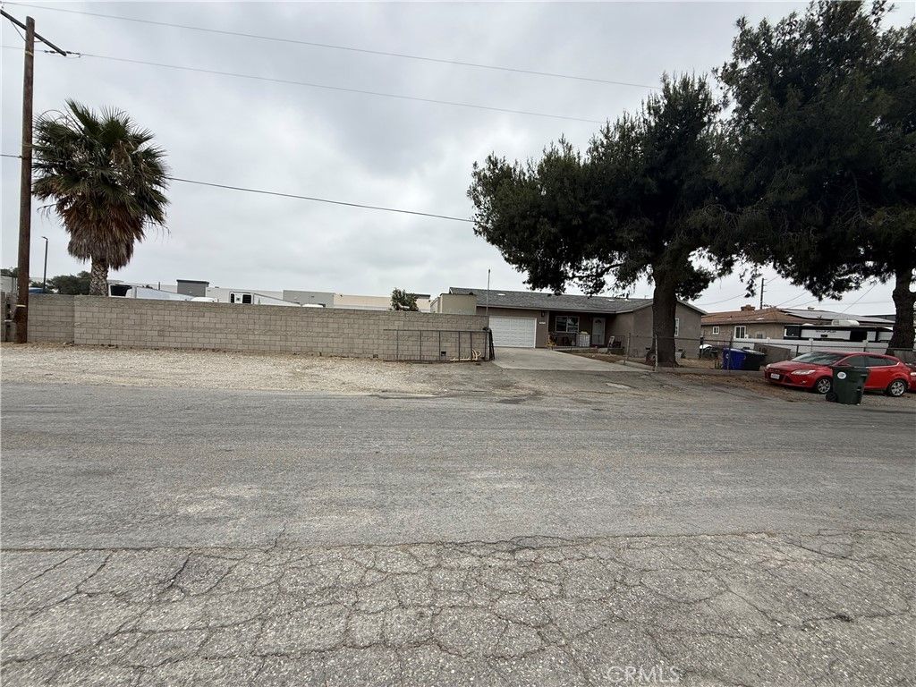 10453 Calabash, Fontana
