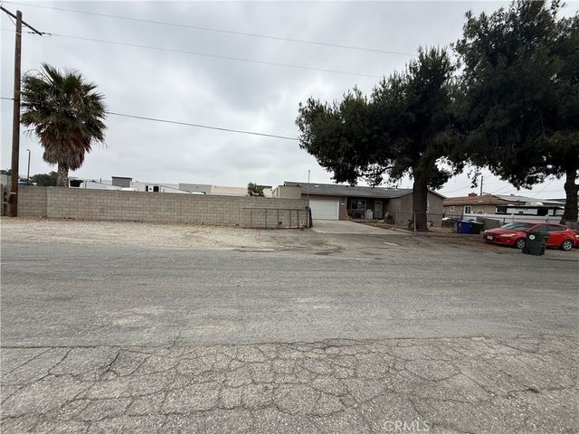 10453 Calabash, Fontana