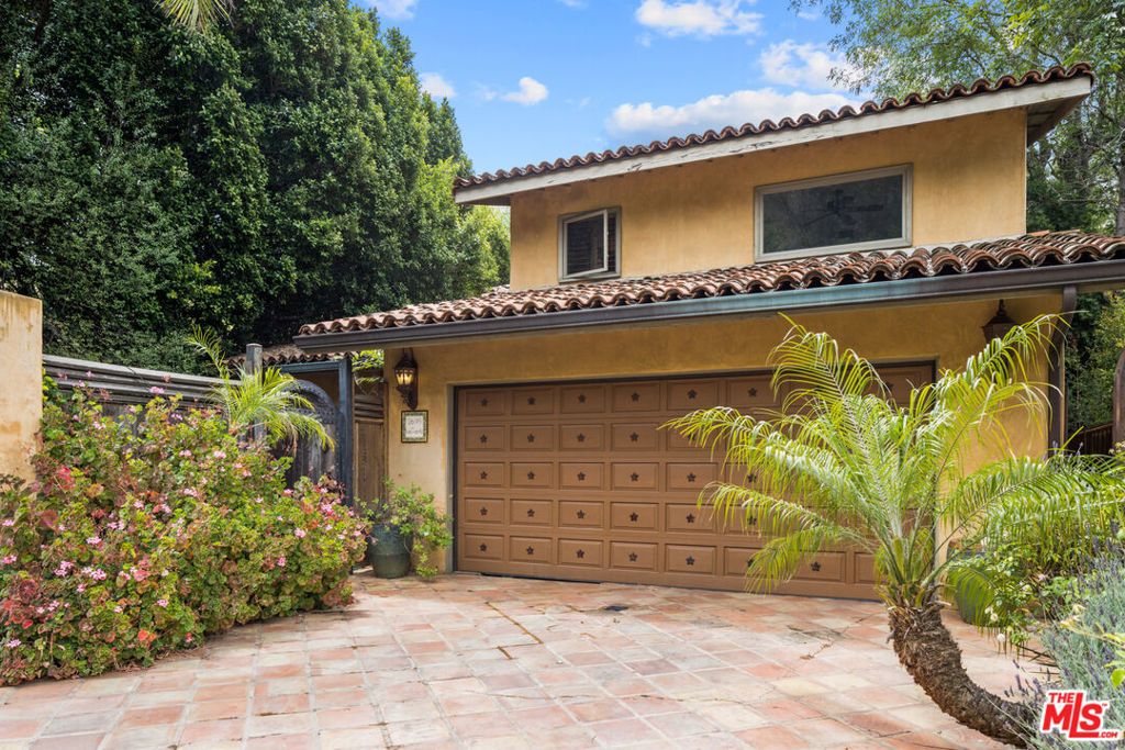 2695 La Cuesta Drive, Los Angeles