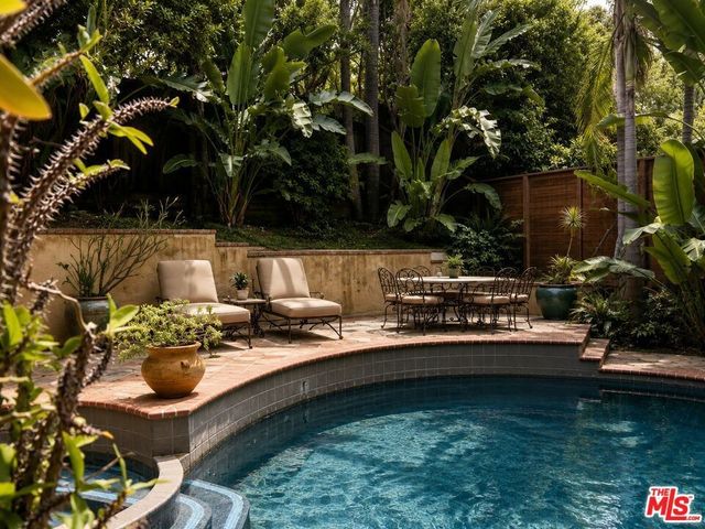 2695 La Cuesta Drive, Los Angeles
