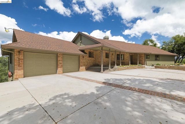 16592 Parkridge Ave, Sonora