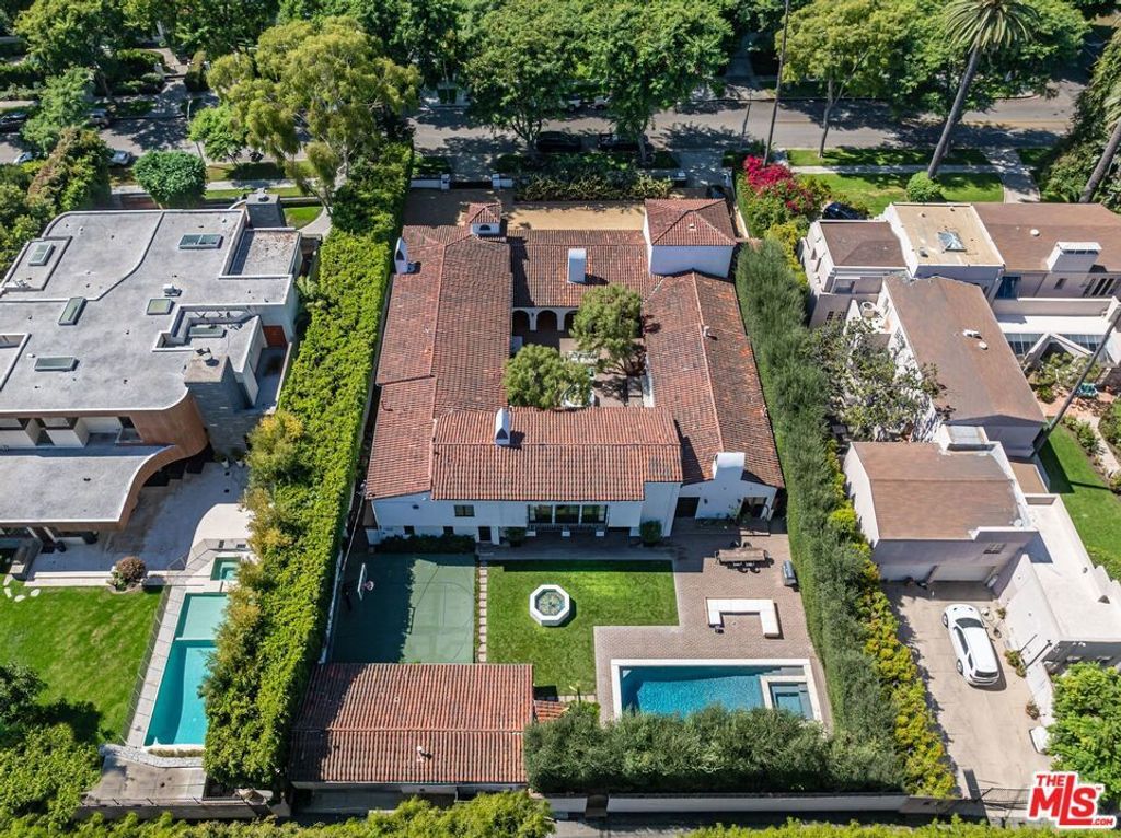820 N Roxbury Drive, Beverly Hills