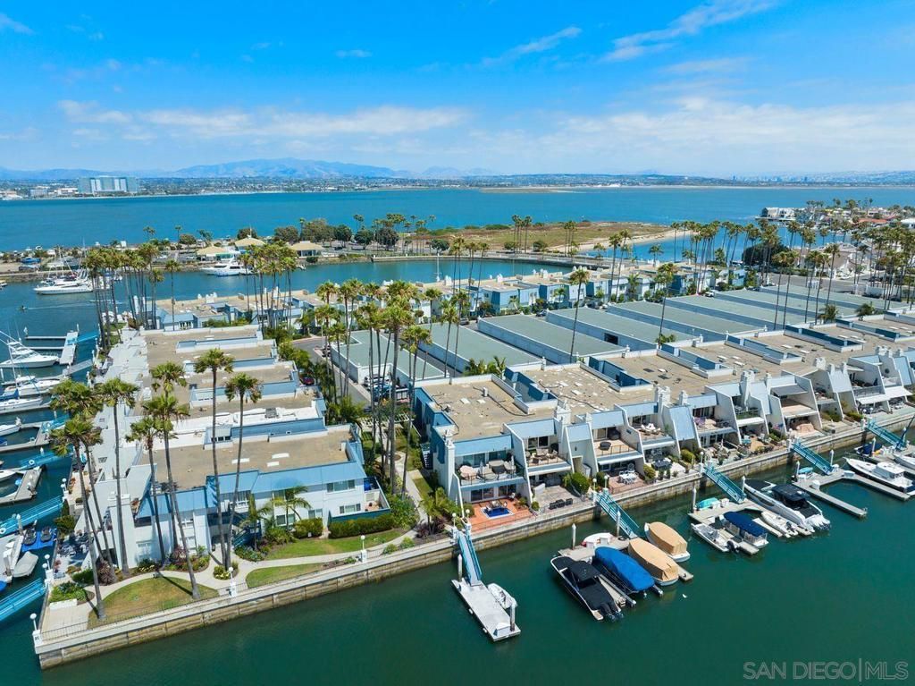 65 Antigua Court, Coronado