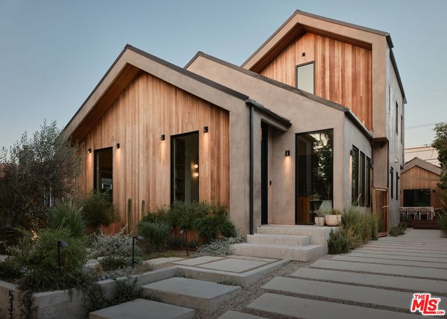 534 N Bronson Avenue, Los Angeles