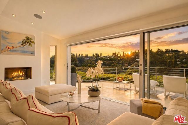 9422 Readcrest Drive, Beverly Hills
