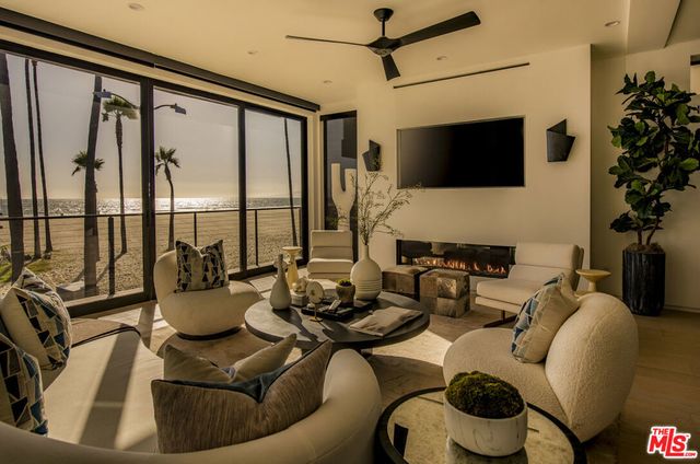3011 Ocean Front Walk, Venice