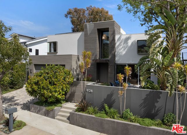 928 Las Lomas Avenue, Pacific Palisades