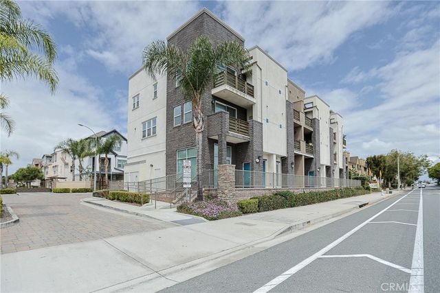 1300 N Harbor Boulevard, Santa Ana