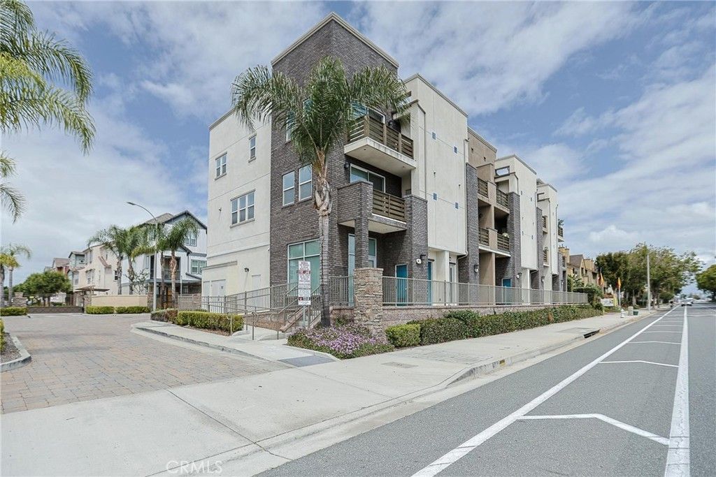 1300 N Harbor Boulevard, Santa Ana
