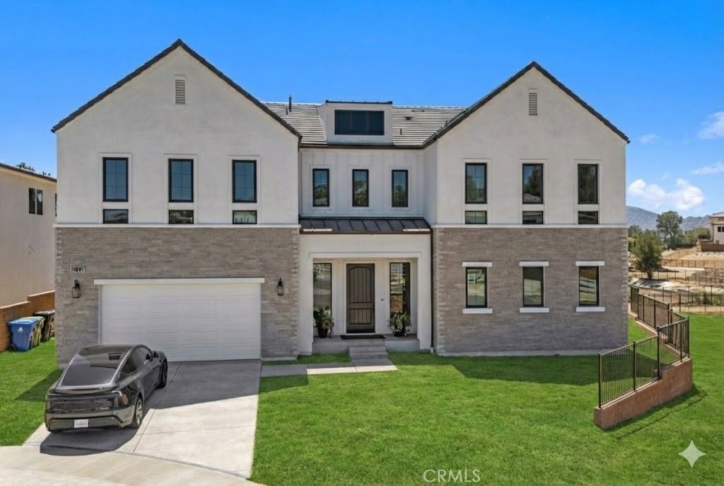 11091 Woodcrest Court, Chatsworth