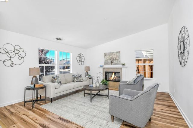 2076 Heartland Cir, Brentwood