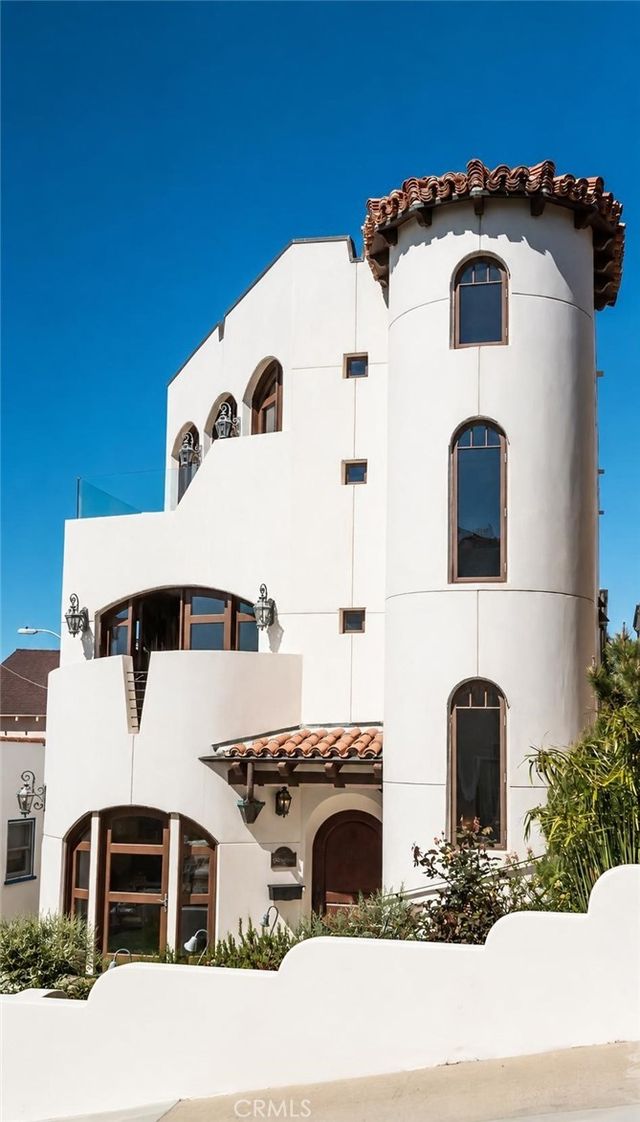 221 30th Street, Manhattan Beach.