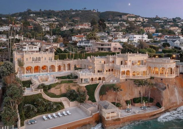 1900 Spindrift Dr, La Jolla