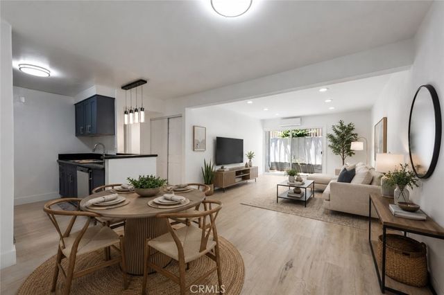 18620 Hatteras Street # 169, Tarzana
