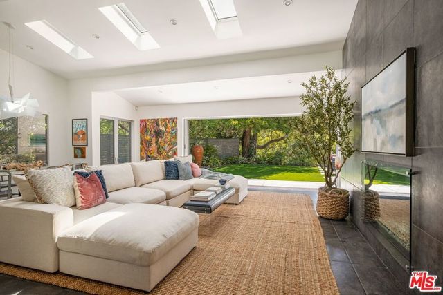 3804 Woodcliff Road, Sherman Oaks
