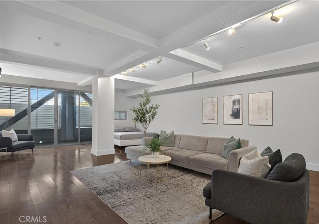 433 Pine # 102, Long Beach