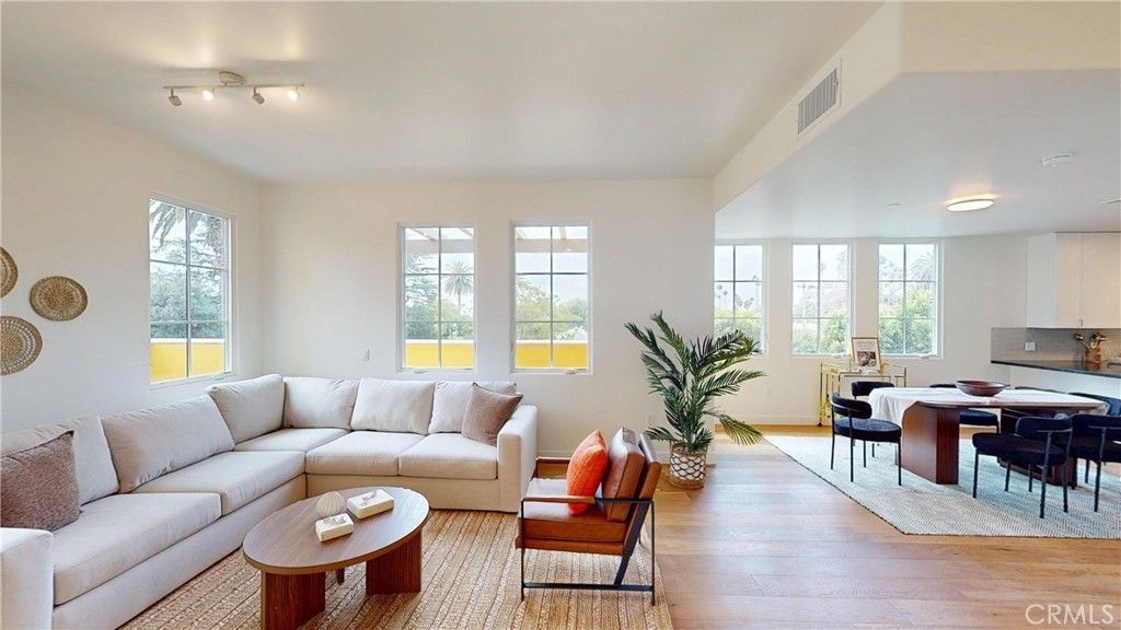 1878 E Walnut Street # 213, Pasadena