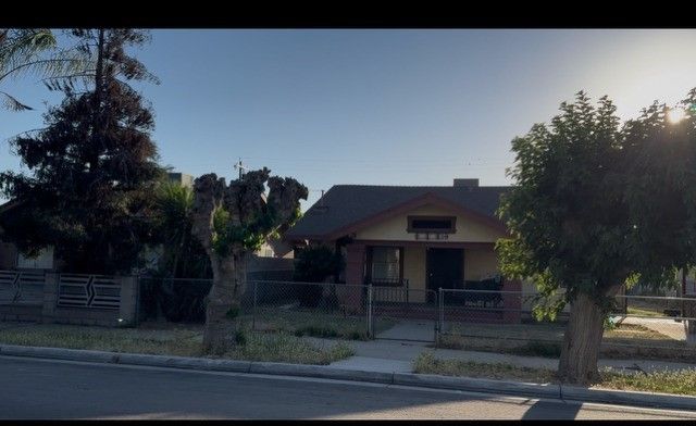 1307 M, Bakersfield