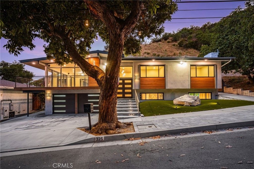 325 N Madison Avenue, Monrovia